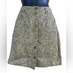 Lizwear Liz Claiborne Animal Print
Skirt Size 2P 100% cotton cheetah print